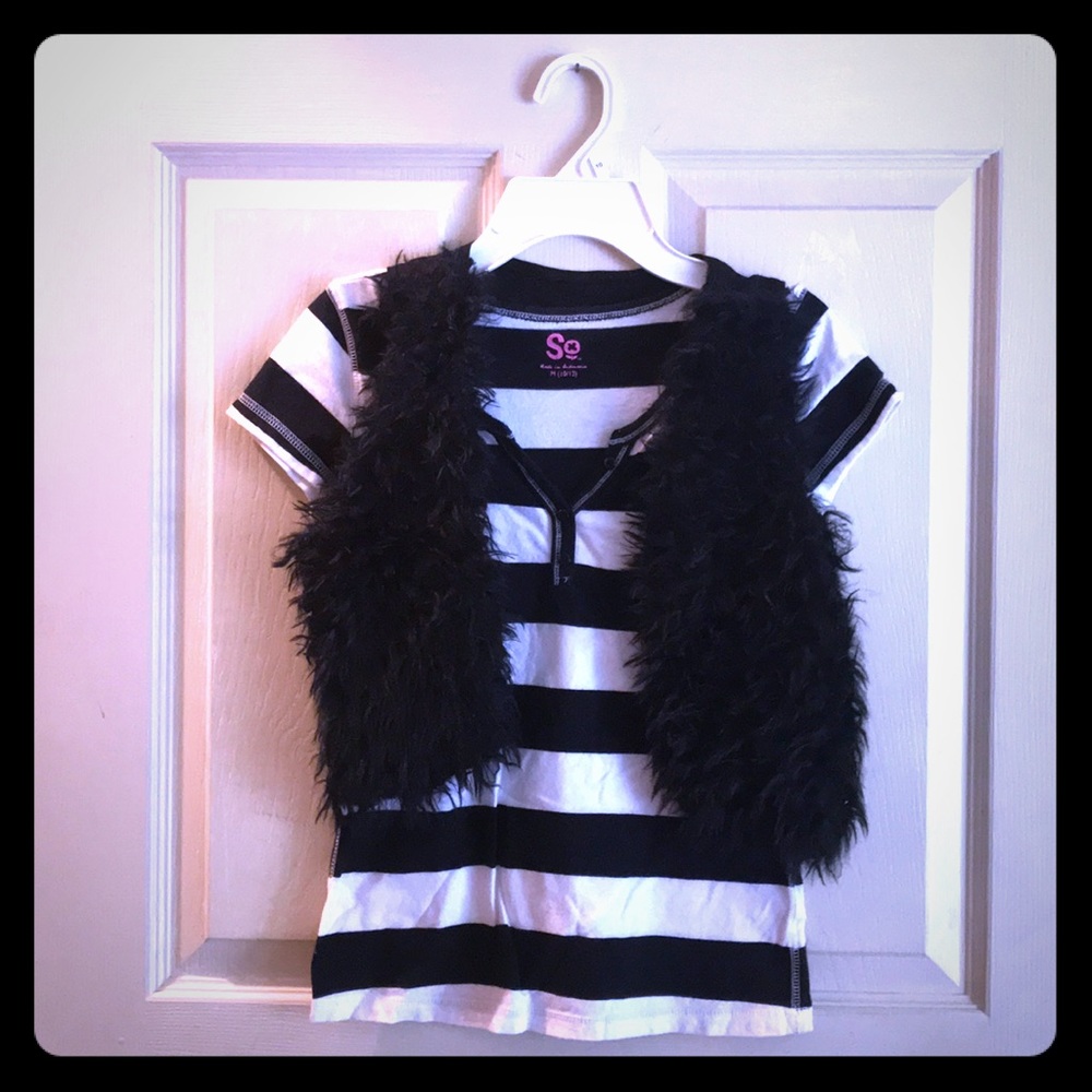 Black/white v neck w/black fuzzy vest